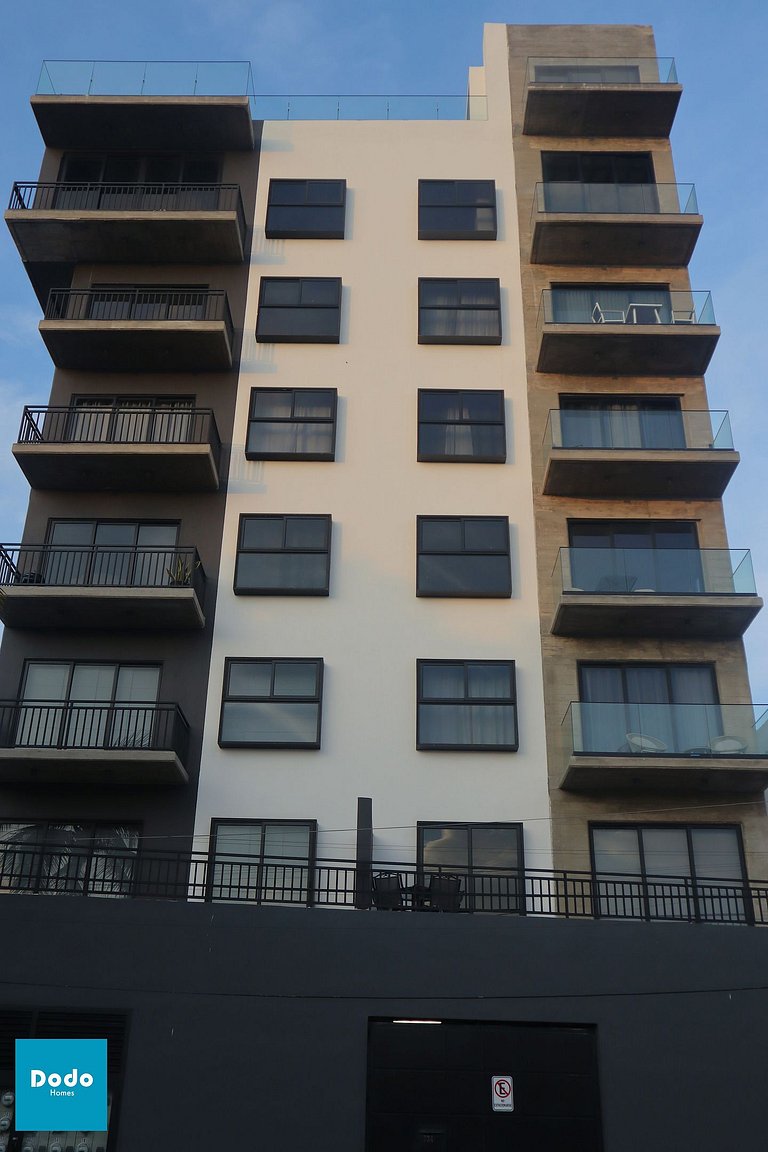 Torre con roof garden y piscina vista al mar