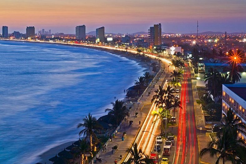 Departamento en Mazatlan frente al mar y alberca común.